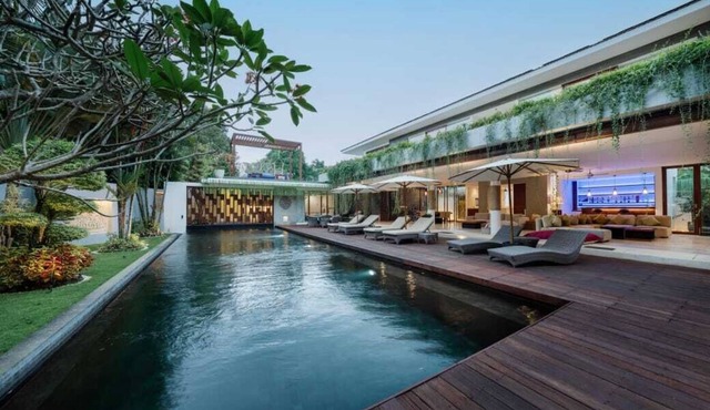 Spacious 5 Bedroom Villa Pantai Nyanyi Bali with 5 star facilities near beaches