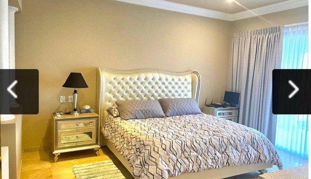 Spacious 5-bedroom house with AC, WiFi in welcoming San José del Cabo/ocean view
