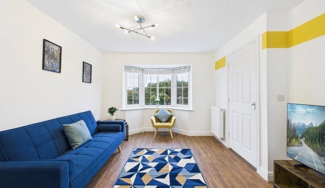 Spacious 5 Bed 3 Baths Contractor Hub Parking Fast Wi-Fi Smart TV's - Corby