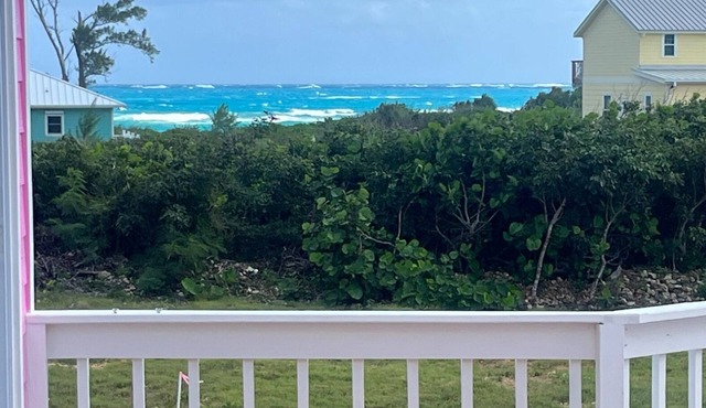 Spacious 5-bedroom ocean view house in marvelous Green Turtle Cay with WiFi, AC