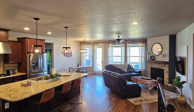 Spacious 5-bed house in North Colorado Springs near music venues and AF Academy
