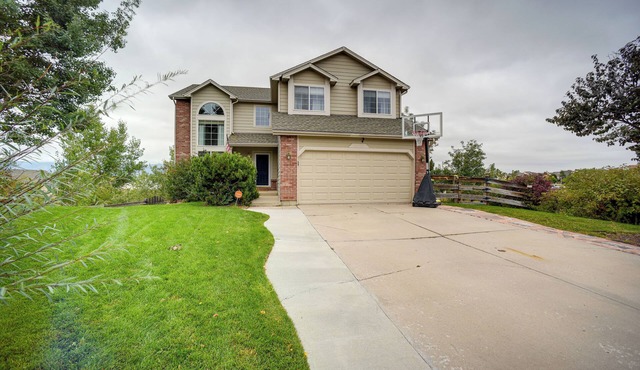 Spacious 5-bedroom house Next To Air Force Academy in Welcoming Colorado Springs