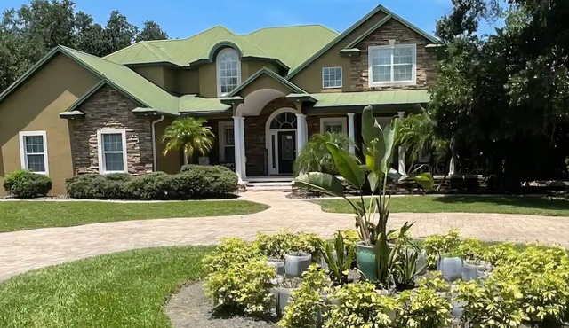 Spacious 5-bedroom house in charming New Smyrna Beach with WiFi, AC
