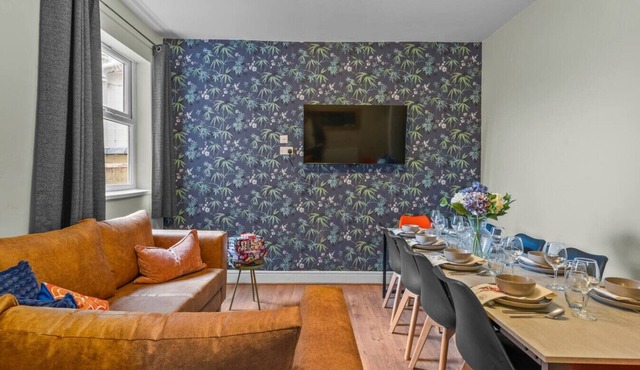Spacious 5-Bedroom Home for Large Families& Groups