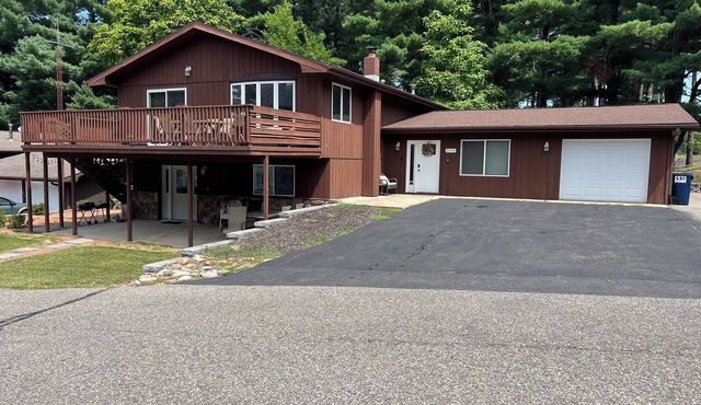 Spacious 5-bedroom house in enchanting Wisconsin Dells with AC, WiFi