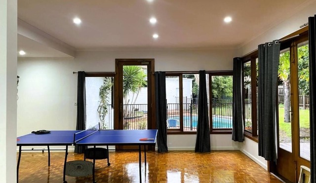 Spacious 5-bedroom house in beautiful Brighton East with AC, WiFi, fitness room