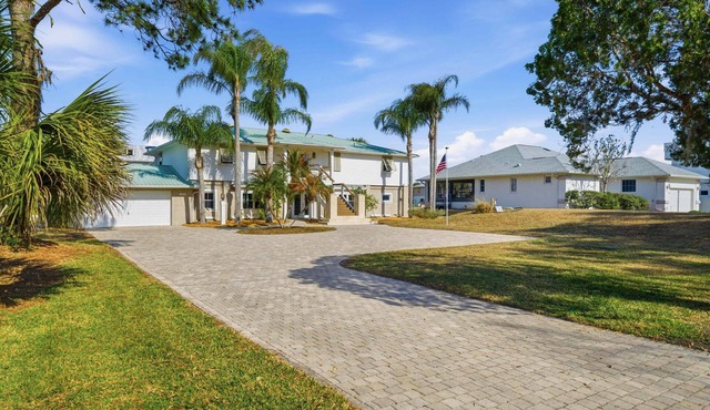 Spacious 5-bedroom waterfront estate on the Crystal River with a pool and dock!