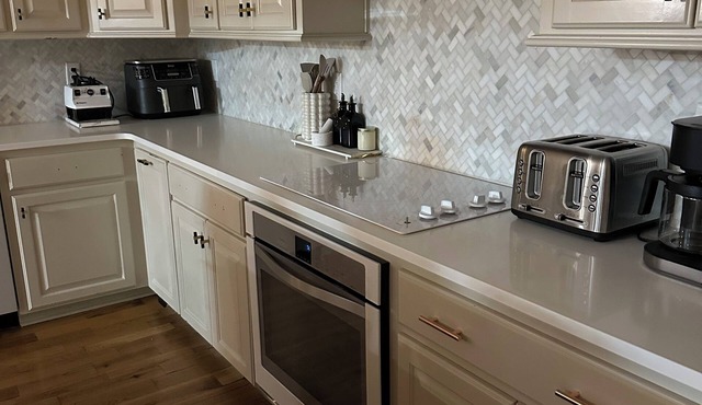 Spacious 5-bedroom house in brilliant Overland Park with AC. Ideal for Fifa Cup