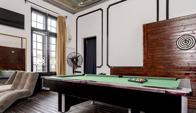 Spacious 5-bedroom apartment with AC, WiFi in brilliant Bucharest