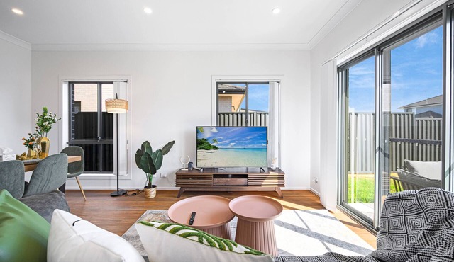 Spacious 5-bedroom building with AC, WiFi in lovely Austral