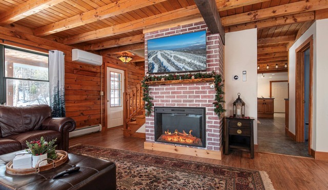 Spacious 5-bedroom chalet with AC and WiFi in charming Chester