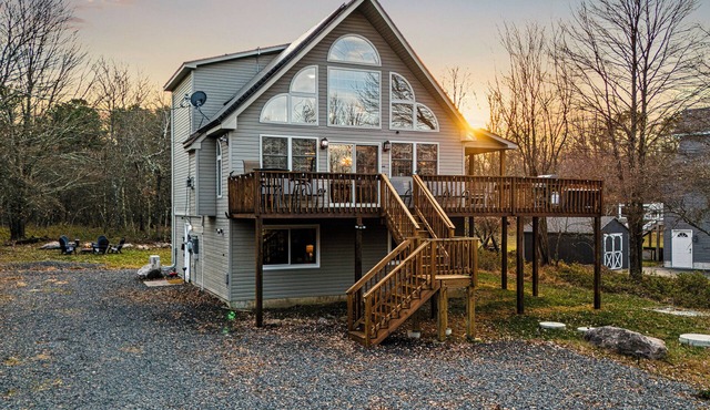 Spacious 5-bedroom country house in tranquil Blakeslee with WiFi, AC