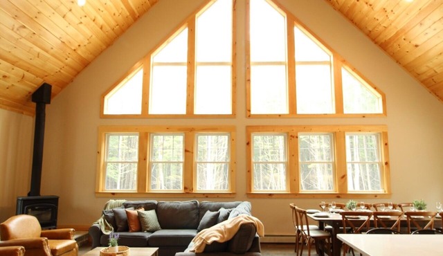Spacious 5-bedroom house with short walk to the banks of the Saco river