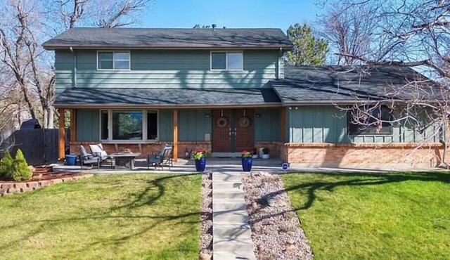 Spacious 5 Bedroom House in Centennial near Southglenn Country Club
