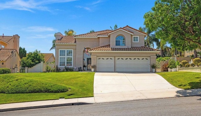 Spacious 5-bedroom house with incredible access in Oceanside