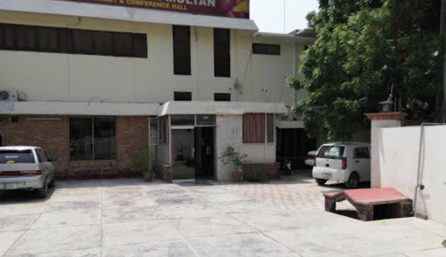Spacious 5-bedroom hotel in charming Multan with AC
