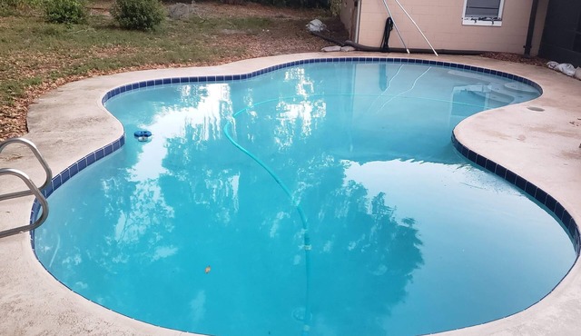 Spacious 5-bedroom house with WiFi, AC in charming Longwood