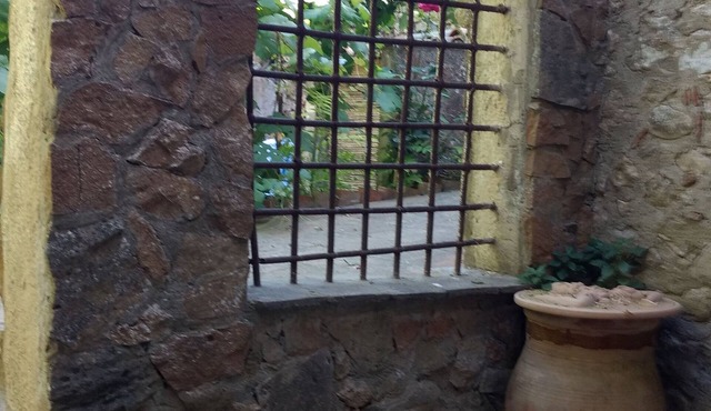 Spacious 5-bedroom house with WiFi and AC in charming Aidone