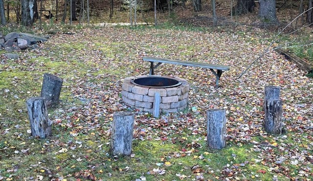 Spacious 5-bedroom house in marvelous Windham with AC, WiFi & wood burning stove