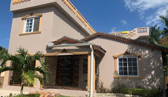 Spacious 5-bedroom house in tranquil Montego Bay with AC, WiFi