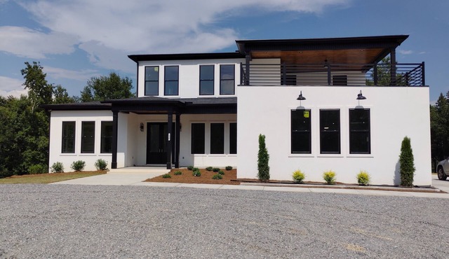 Spacious 5-bedroom house near North Augusta, for the week of the Masters