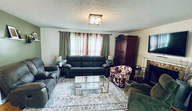 Spacious 5-bedroom house in peaceful NE Indianapolis Subdivision