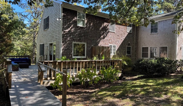 Spacious 5-bedroom secluded house in West Tisbury - Lambert Cove's Beach Pass