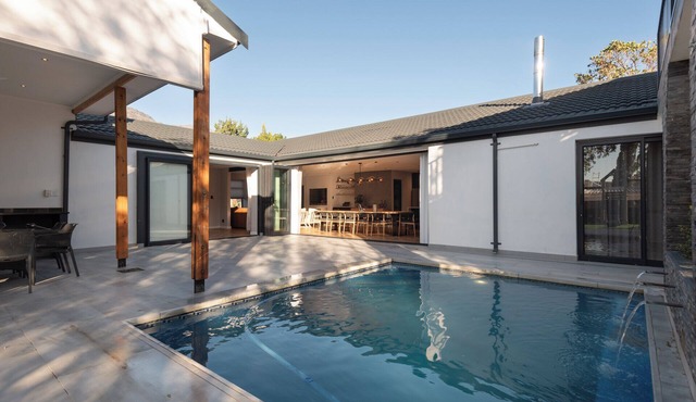 Spacious 5-bedroom family friendly house with Wi-Fi, AC in superb Stellenbosch