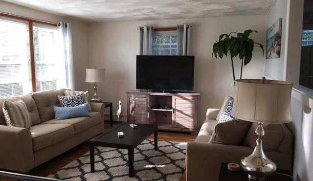 Spacious 5 BR Home With Central Air And 2 Living Rooms On A Quiet Cul-de-sac