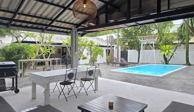 Spacious 5-bedroom house with private pool in Jed yod Chiang Mai 5min to Nimman