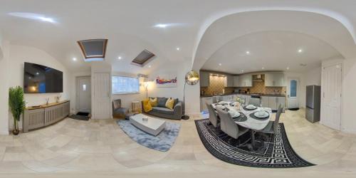 Spacious 5BD Sunderland Home for Groups & Families