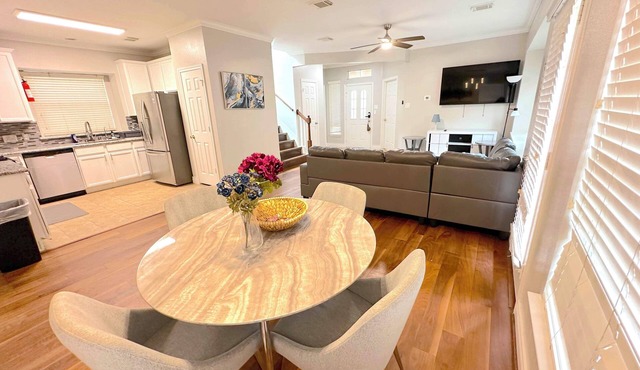 Spacious 5bed Houston Retreat Home 6 guests 4 bedrooms 5 beds 3 baths