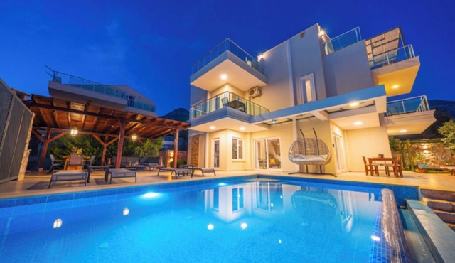 Spacious 5bedroom capacity villa in charming Antalya Kalkan perfect for families