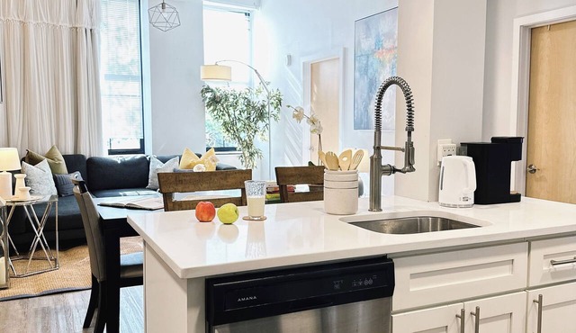 Spacious 5BR 2BA Downtown Home, Sleeps 10, Walk to PPAC & Dining