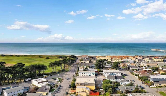 Spacious 5BR Coastal Retreat | 8 Beds Beach & Golf