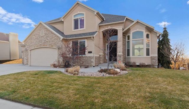 Spacious 5BR Draper Retreat Mountain Views + Near Ski Resorts
