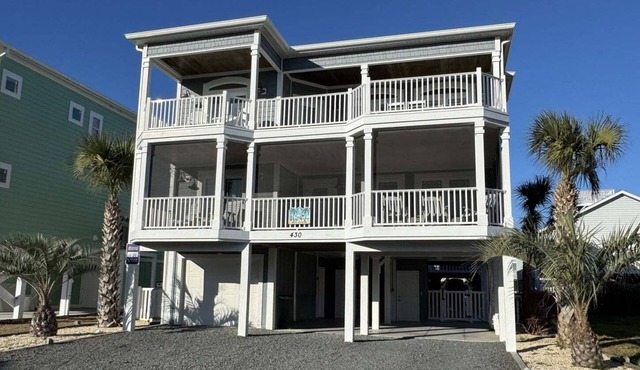 Spacious 5BR home on the Intracoastal in Sunset Beach, perfect for family getaways!