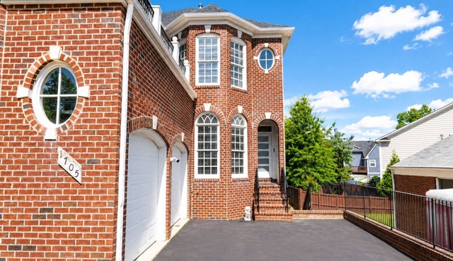 Spacious 5BR Home - Walk to Ballston Metro