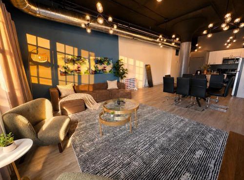 Spacious 5BR Luxury Suite Perfect for Group Sleeps 12 Near McCormick Place, Grant Park and Soldier Field