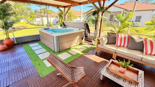 Spacious 5BR Private Home, Heated Pool & Salt Water Spa, Minutes from Beaches
