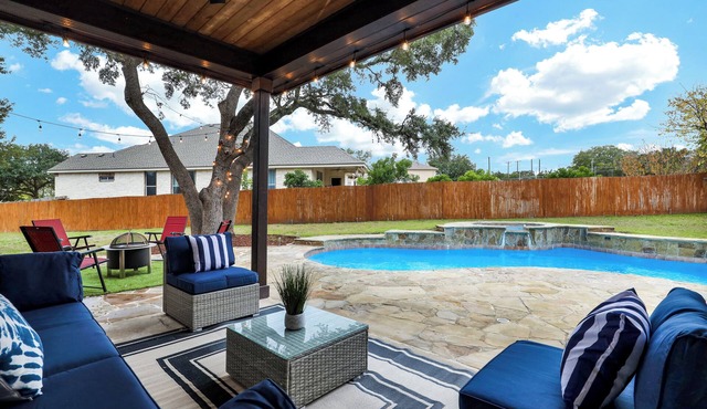 Spacious 5BR Retreat with Heated Pool & Outdoor Games