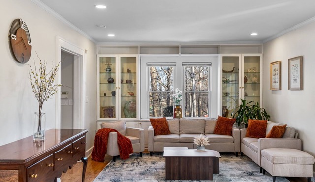 Spacious 5BR, Sleeps 16, Parking x6, Near NYC