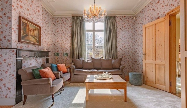 Spacious 5BR villa w/Terrace & garden