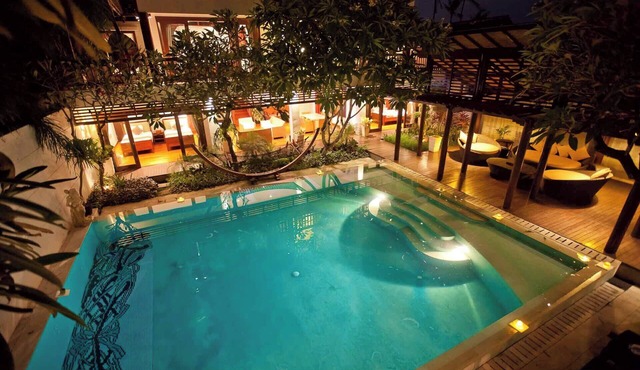 Spacious 6-bedroom villa near Mertasari Beach