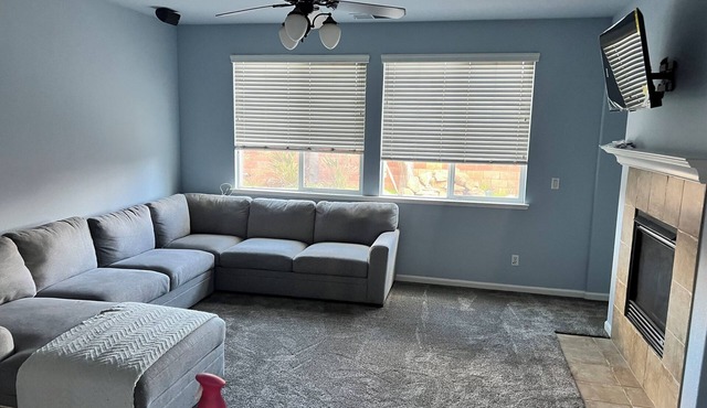Spacious 6-bedroom house in charming Rancho Cordova w/AC, WiFi, Swimming Pool