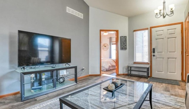 Spacious 6-Bedroom Near USAFA *Pet Friendly*
