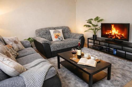 Spacious 6 Bedroom 3 Bath House in Stoke Gifford-Ideal for contractors