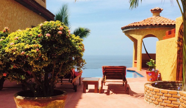 Spacious 6-bedroom house in Escahauite area with pool