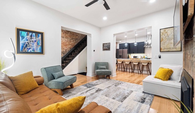 Spacious 6-Bedroom Retreat Near Pitt, CMU & Downtown Pittsburgh