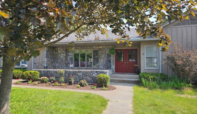 Spacious 6-bedroom House/Minutes From Lake George